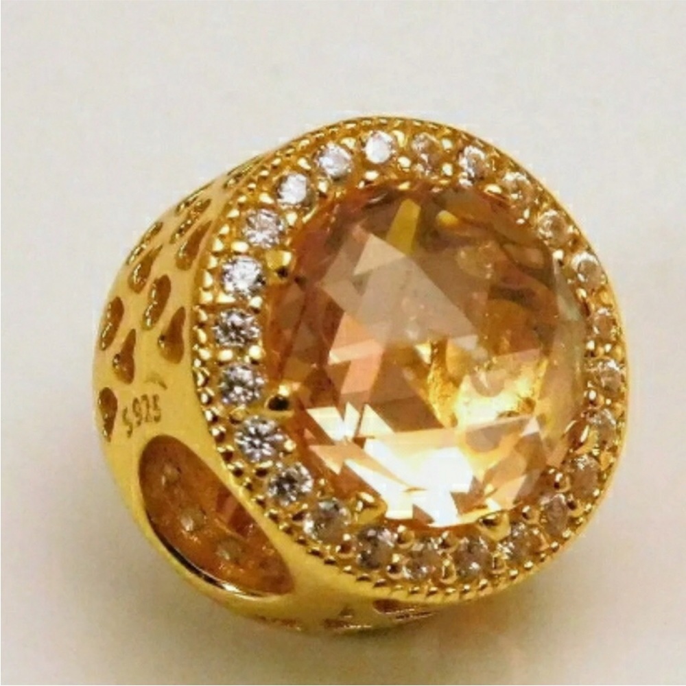 Pandora Shine Gold, radiant hearts charm. - Picture 5 of 8